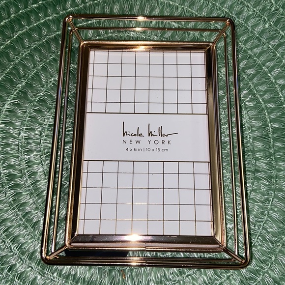 Nicole Miller - Picture 1 of 7